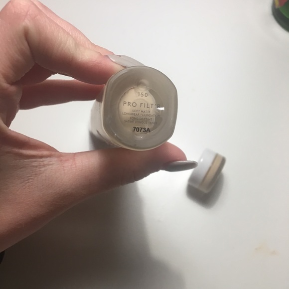 Fenty Foundation Pro Filter Shade 150 SAMPLE - Picture 2 of 4